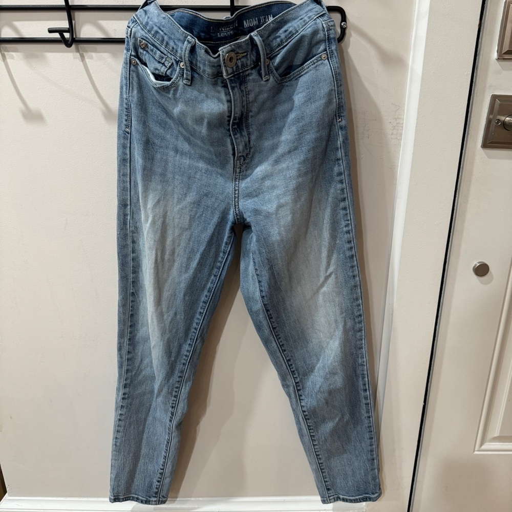Levi’s Denizen Mom Jean Size 25